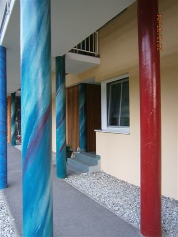 Bunte Säulen von Malerei & Innenraumdesign Isabella Edlinger